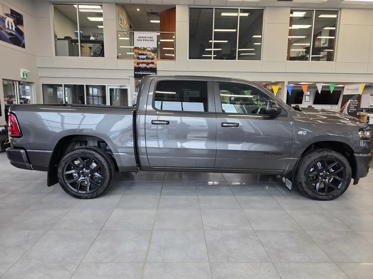 RAM 1500 снимка RAM 1500