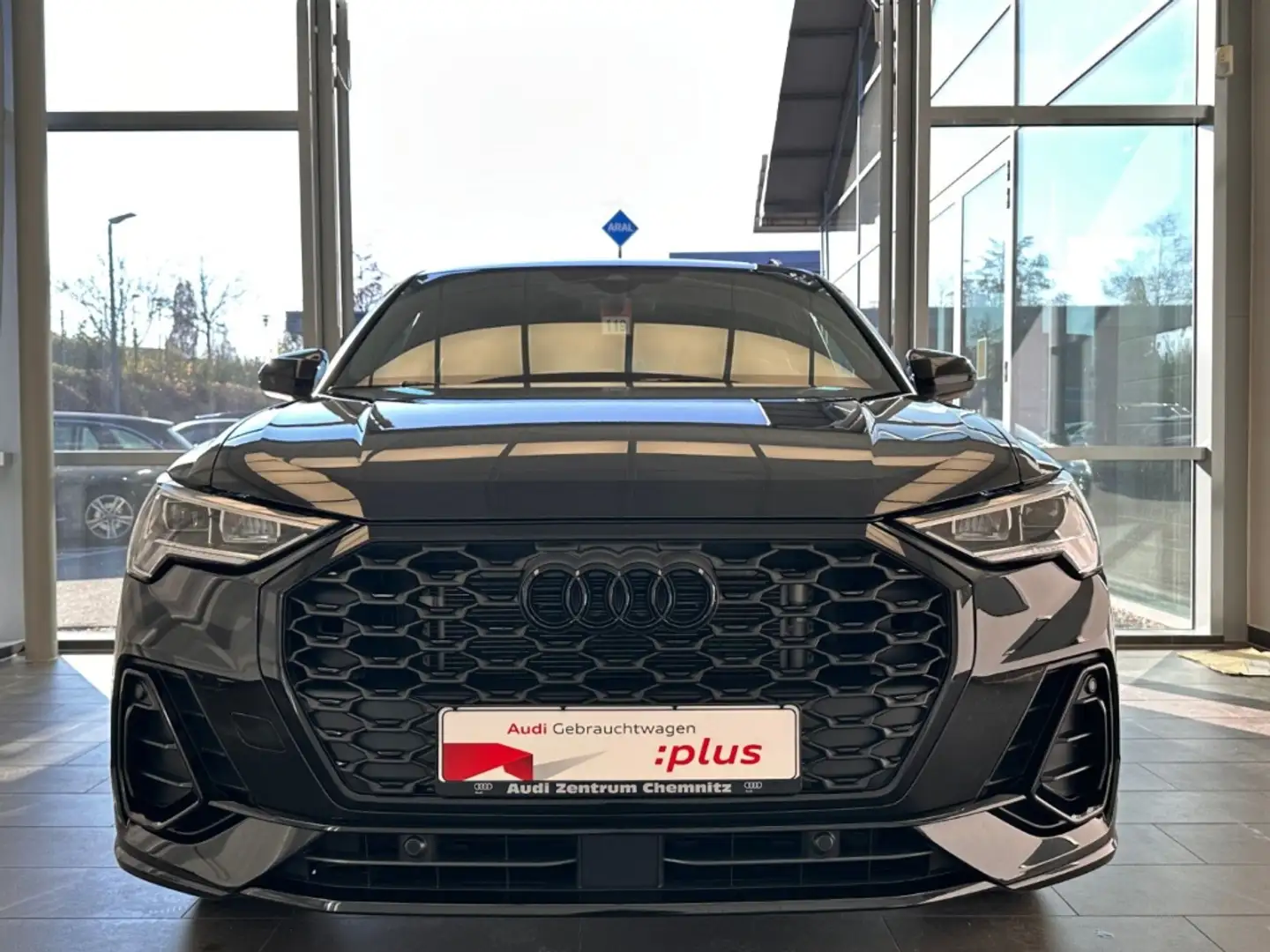 Audi Q3 Sportback 35 TFSI S tr. LINE+KAMERA+LED+ACC Schwarz - 2