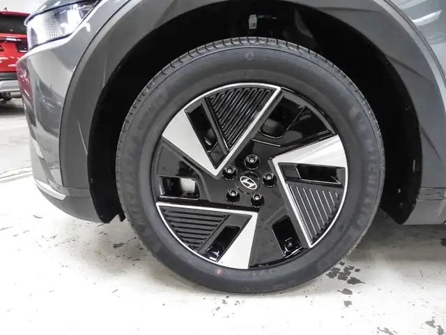 Hyundai Ioniq 5 view 3