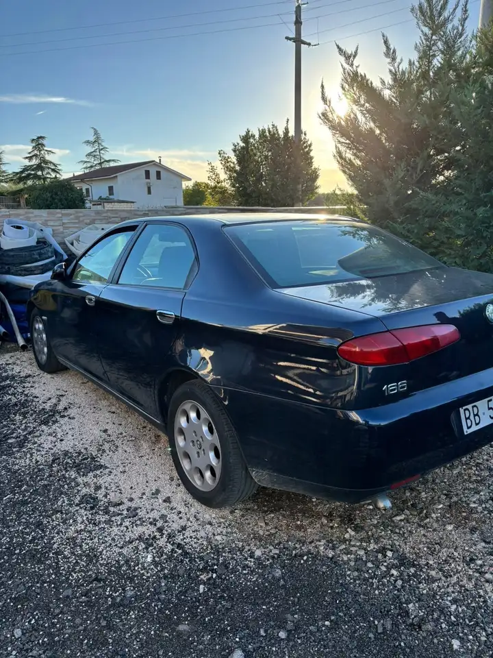 Alfa Romeo 166