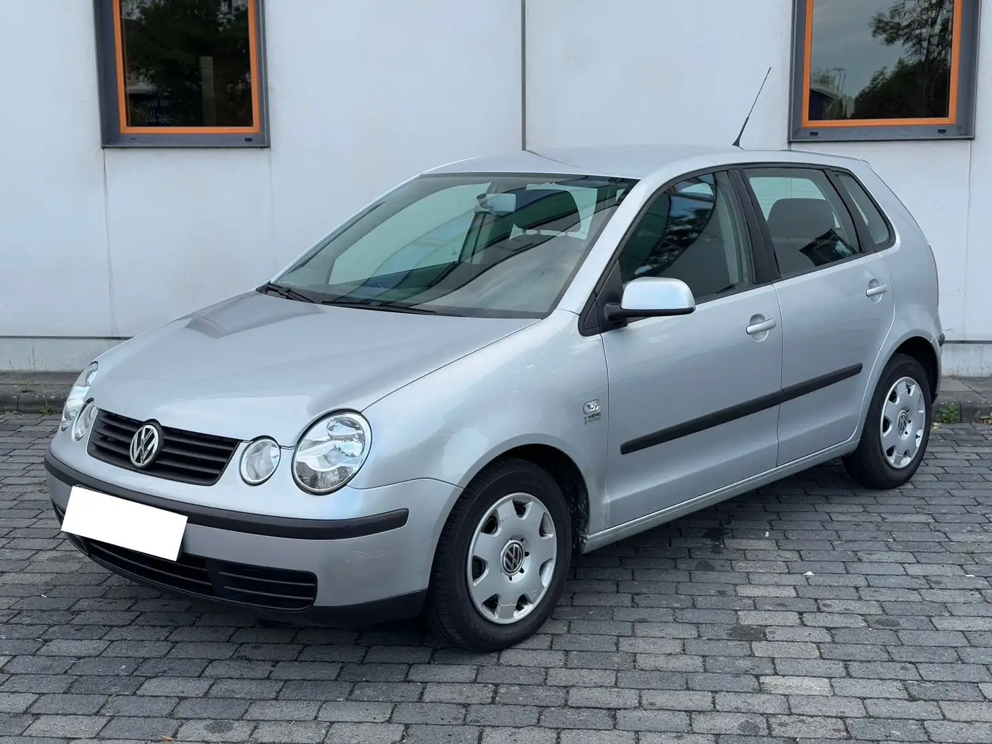 Volkswagen Polo 1.2 Comfortline Plateado - 2