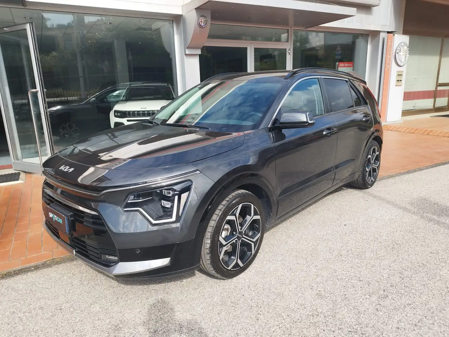 Kia Niro 1.6 GDi DCT HEV Evolution Grau - 2