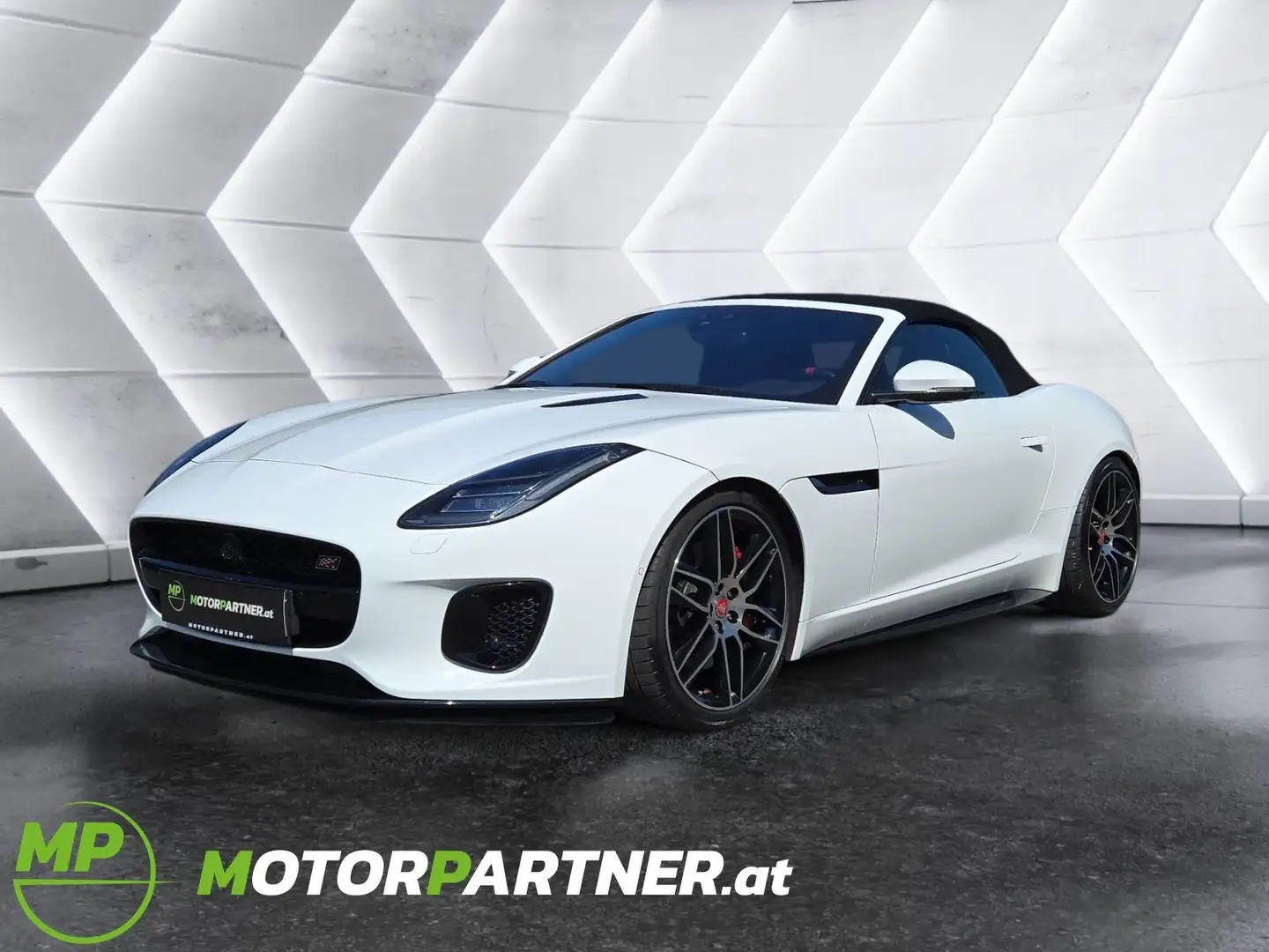 Jaguar F-Type P300 Cabrio **Chequered Flag** Aut. Weiß - 2