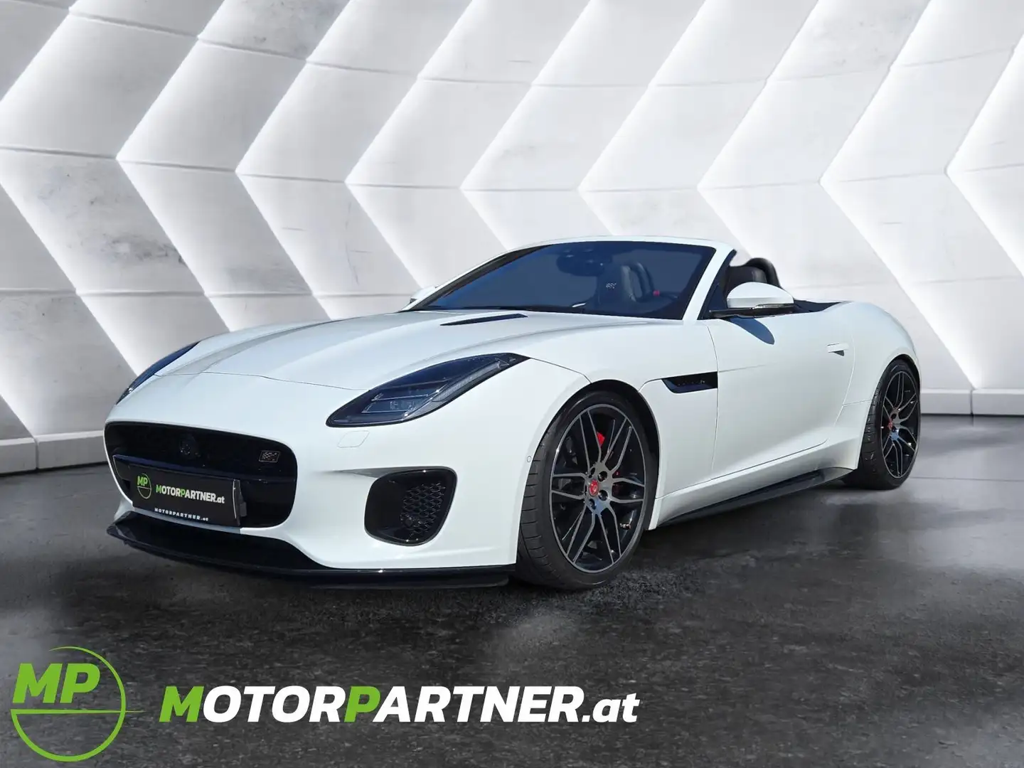 Jaguar F-Type P300 Cabrio **Chequered Flag** Aut. Weiß - 1