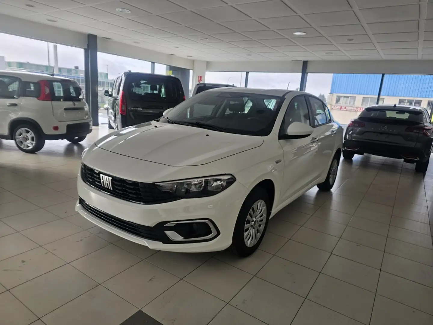 Fiat Tipo Sedán 1.6 Multijet 130 Weiß - 1