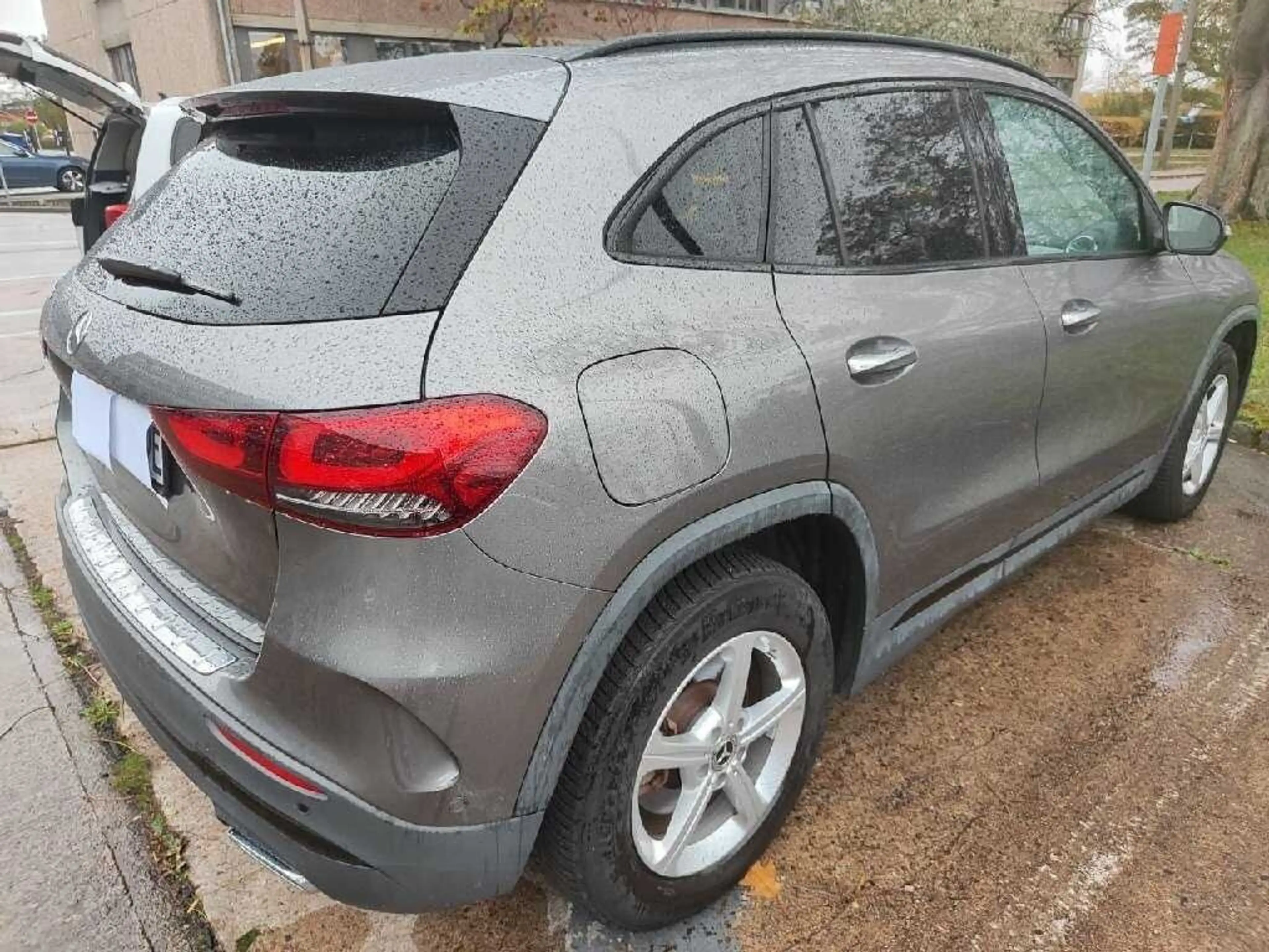 Mercedes-Benz GLA 250 e AMG Line AHK Pano S-Dach SpoSi ACC HuD — photo 6