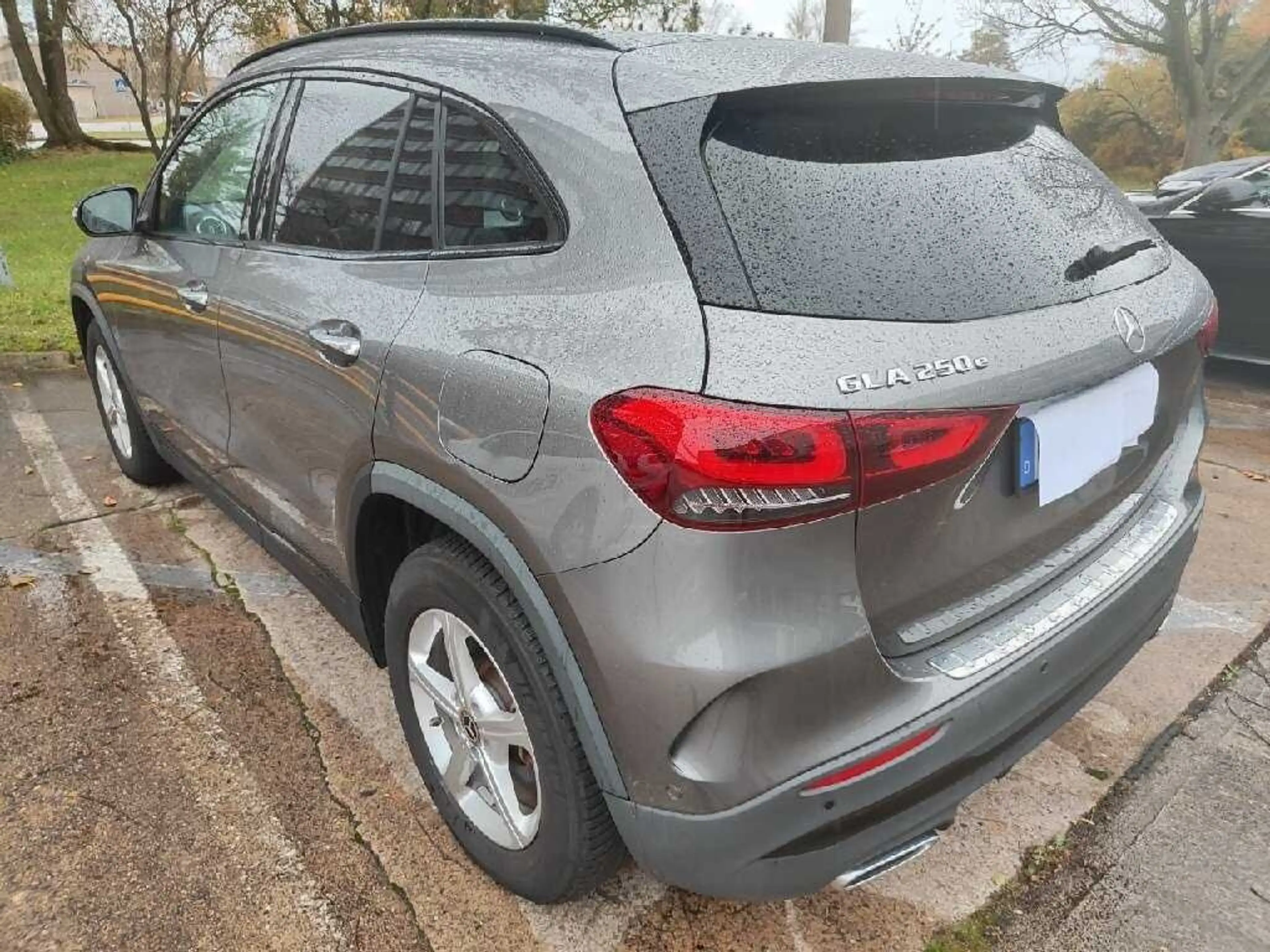 Mercedes-Benz GLA 250 e AMG Line AHK Pano S-Dach SpoSi ACC HuD — photo 7