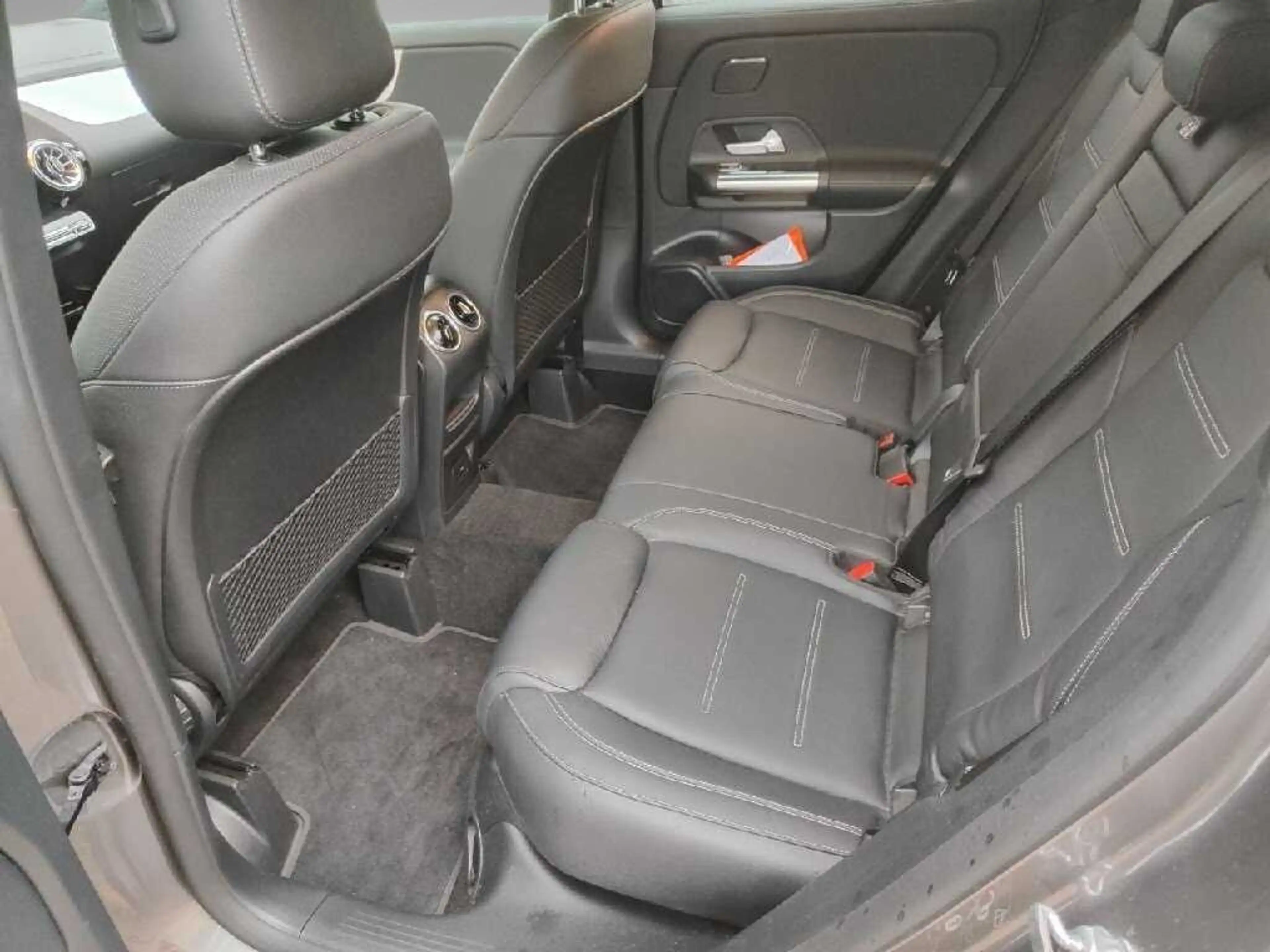 Mercedes-Benz GLA 250 e AMG Line AHK Pano S-Dach SpoSi ACC HuD — photo 12