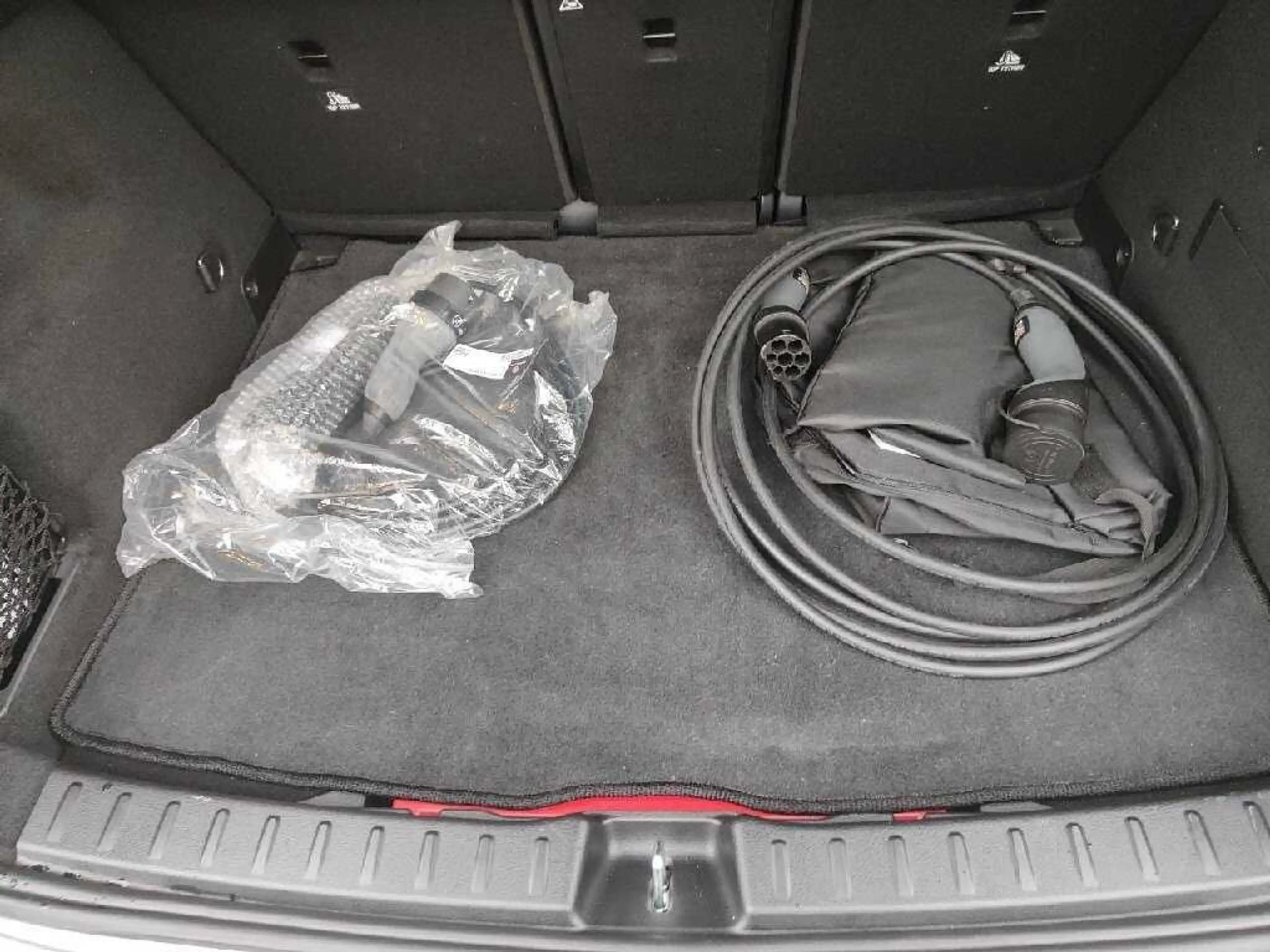 Mercedes-Benz GLA 250 e AMG Line AHK Pano S-Dach SpoSi ACC HuD — photo 13