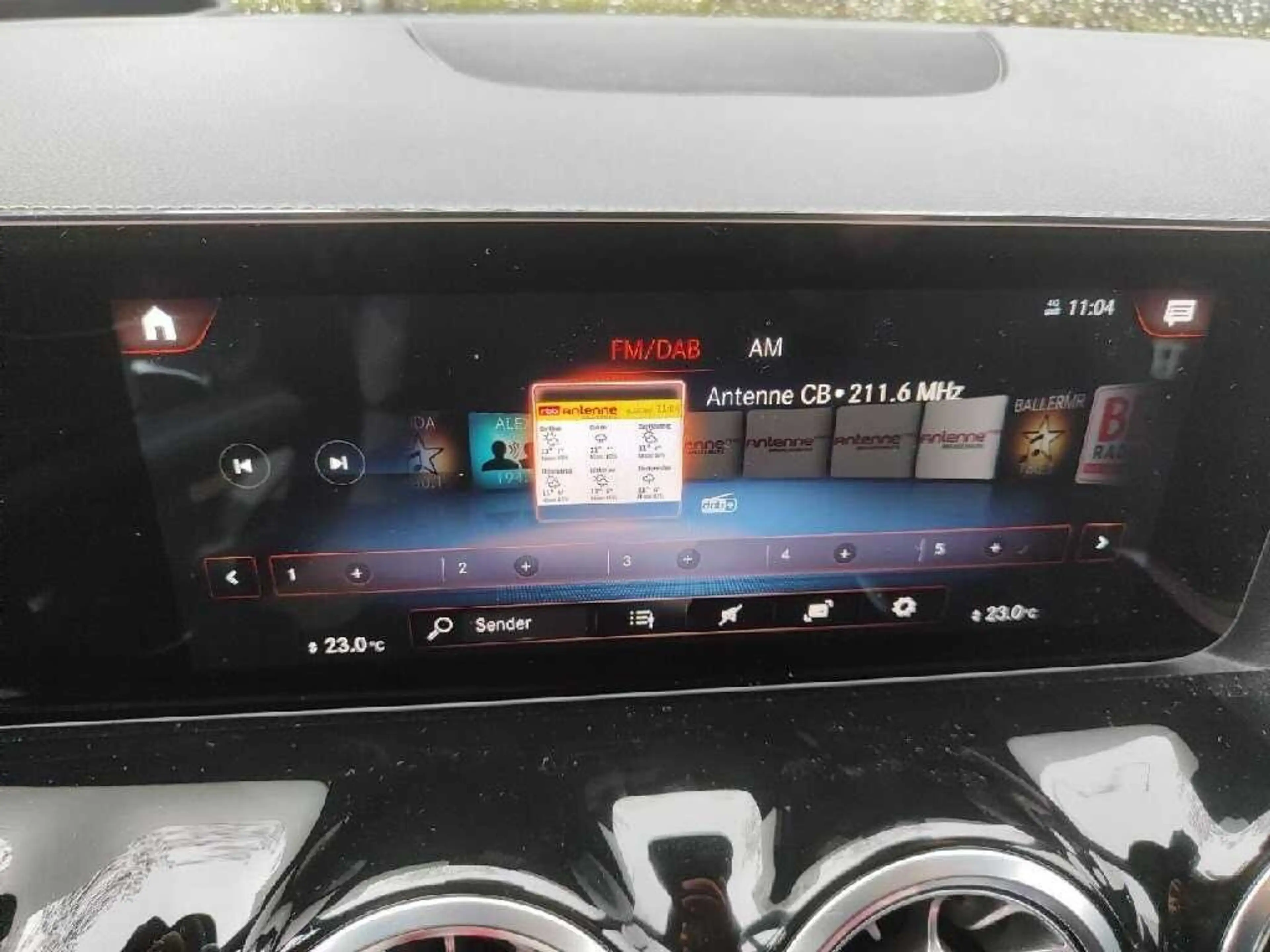 Mercedes-Benz GLA 250 e AMG Line AHK Pano S-Dach SpoSi ACC HuD — photo 10