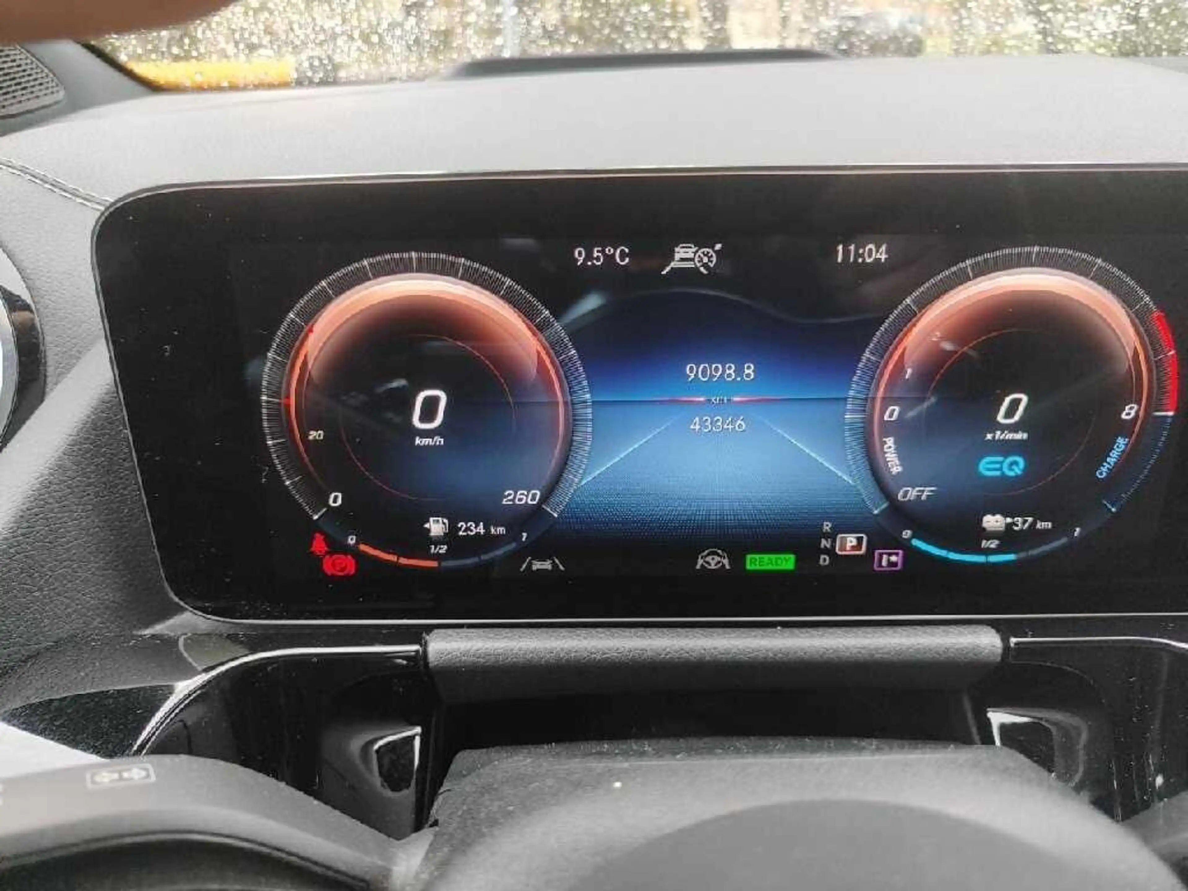 Mercedes-Benz GLA 250 e AMG Line AHK Pano S-Dach SpoSi ACC HuD — photo 9