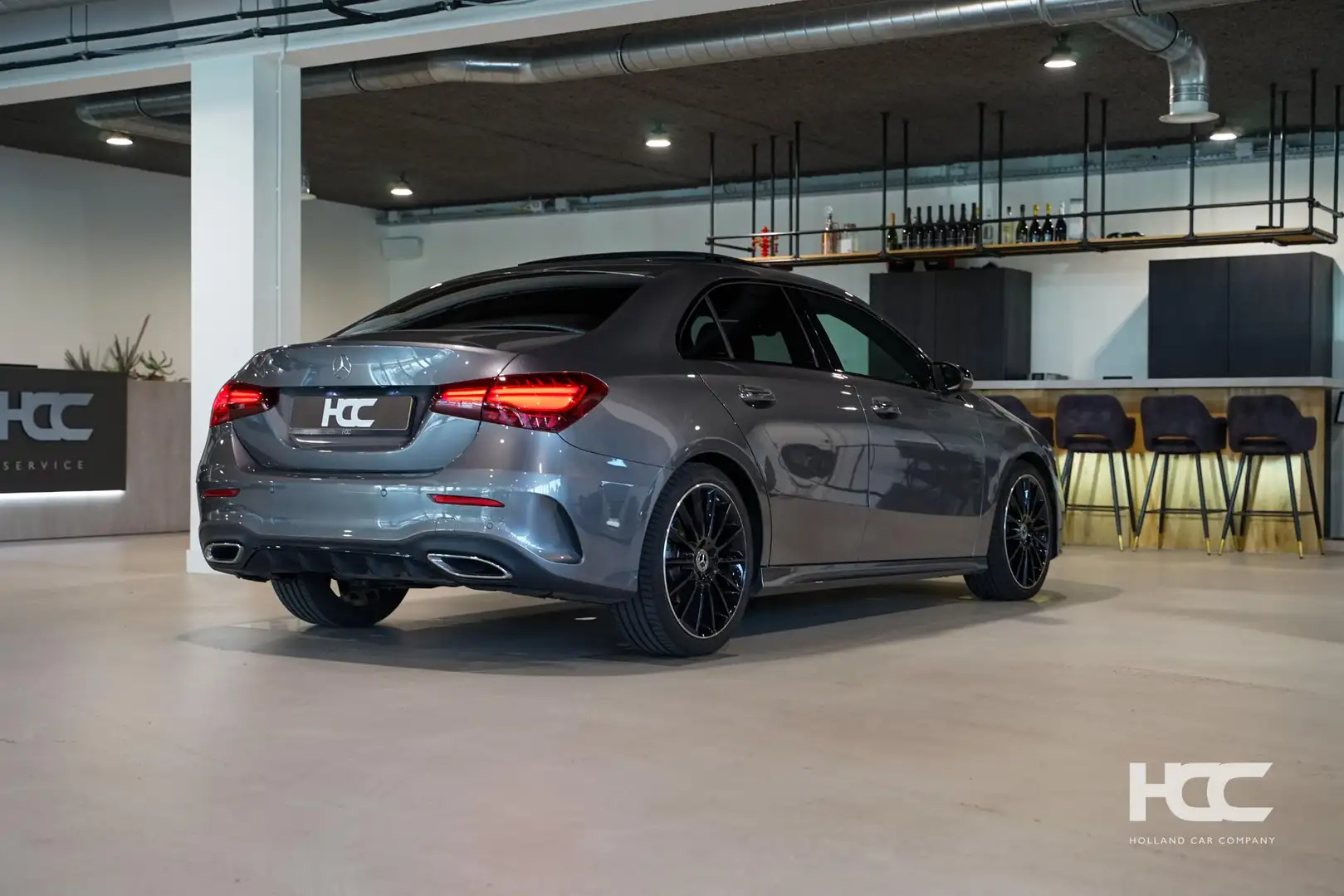 Mercedes-Benz A 200 AMG | Limo | Pano | Sfeer | 19 inch Gris - 2