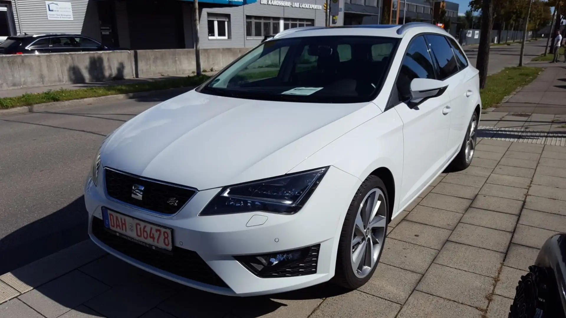 SEAT Leon ST 2.0 TDI 135kW Start&Stop FR DSG Weiß - 1