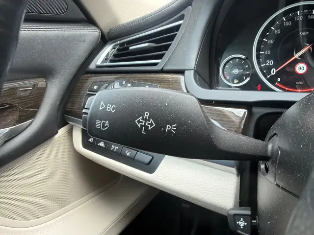 BMW 7 Series view 17
