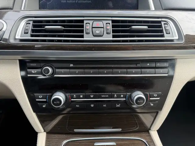BMW 7 Series view 21