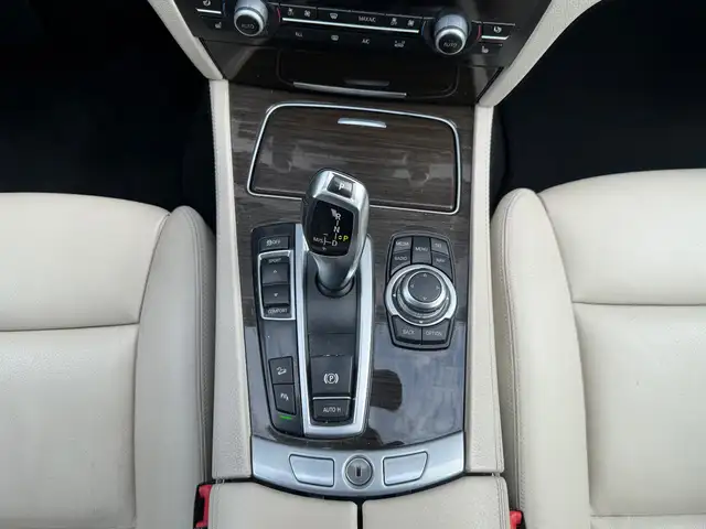 BMW 7 Series view 22