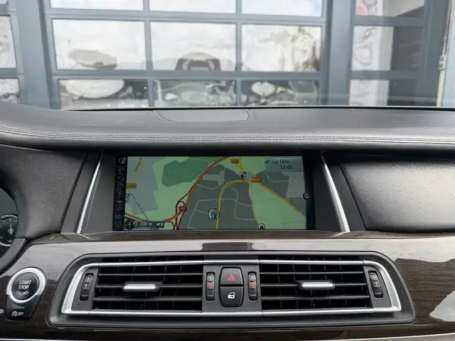 BMW 7 Series view 19