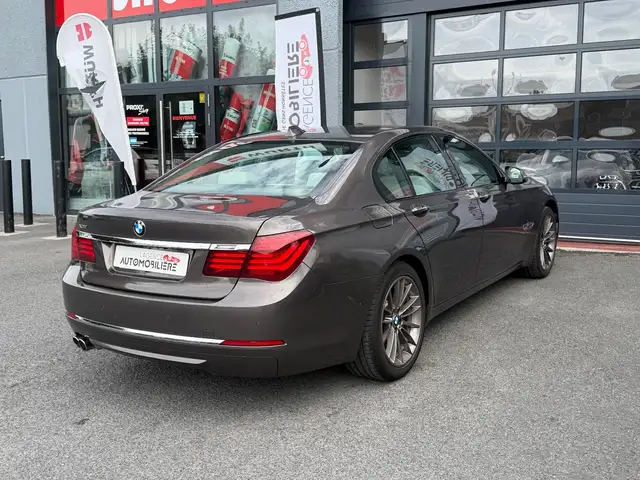 BMW 7 Series view 5
