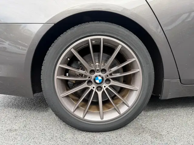 BMW 7 Series view 29