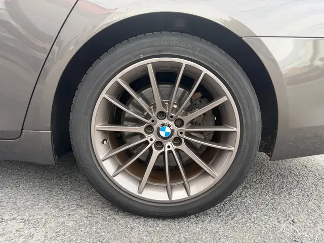 BMW 7 Series view 28