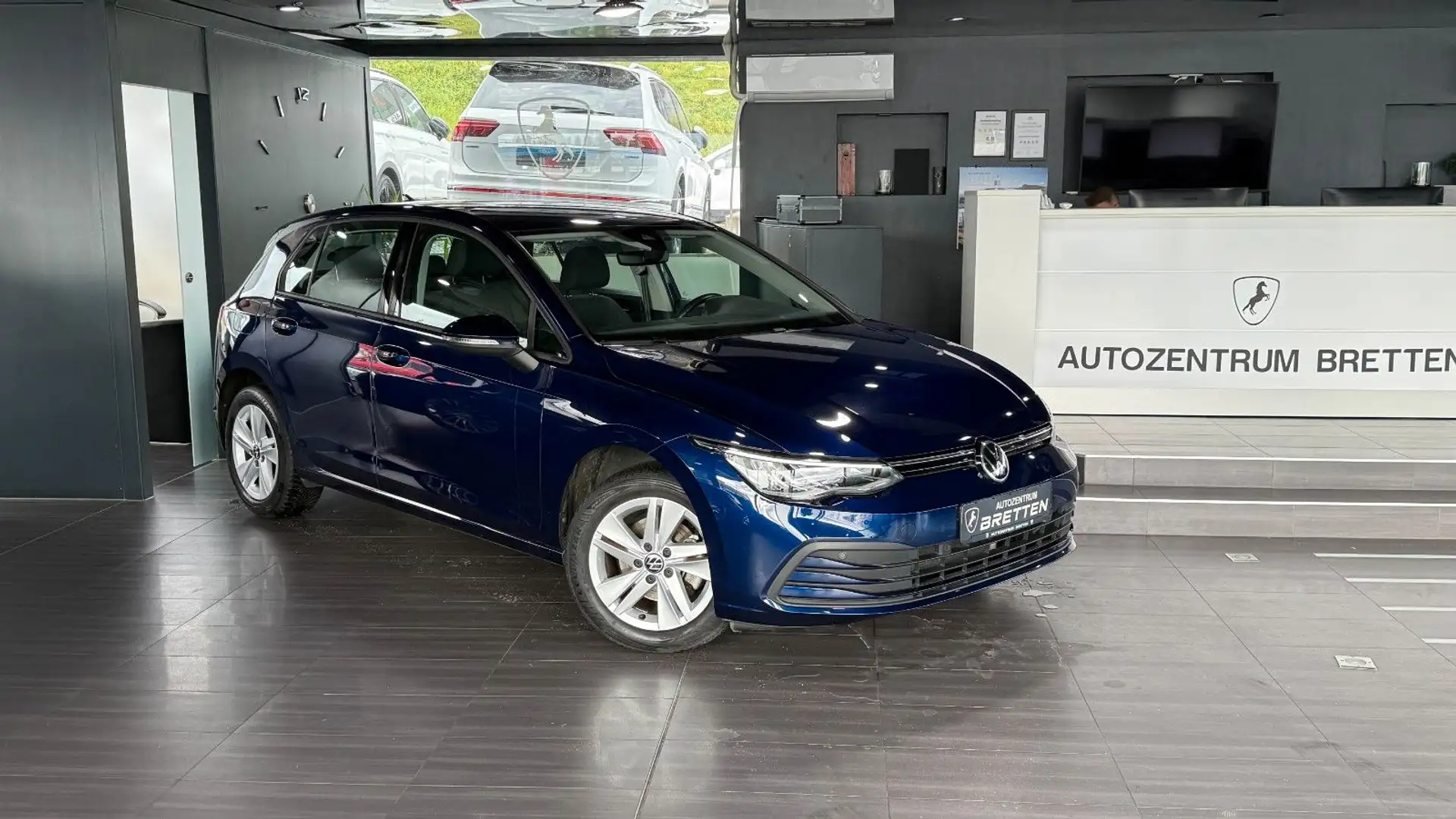 Volkswagen Golf VIII 1.5 TSI Lim. Life*PDC*NAV*LED*ACC Blauw - 1