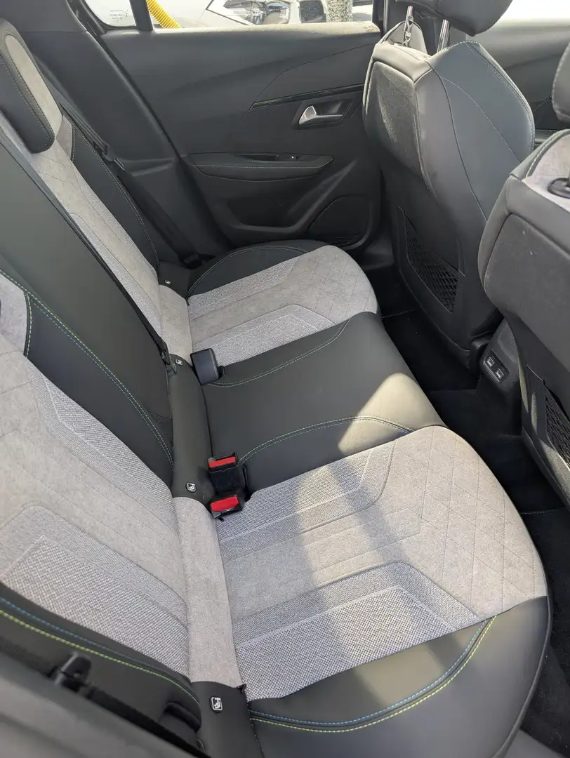 Peugeot e-208 208 Elektromotor 136 GT Schwarz - 2