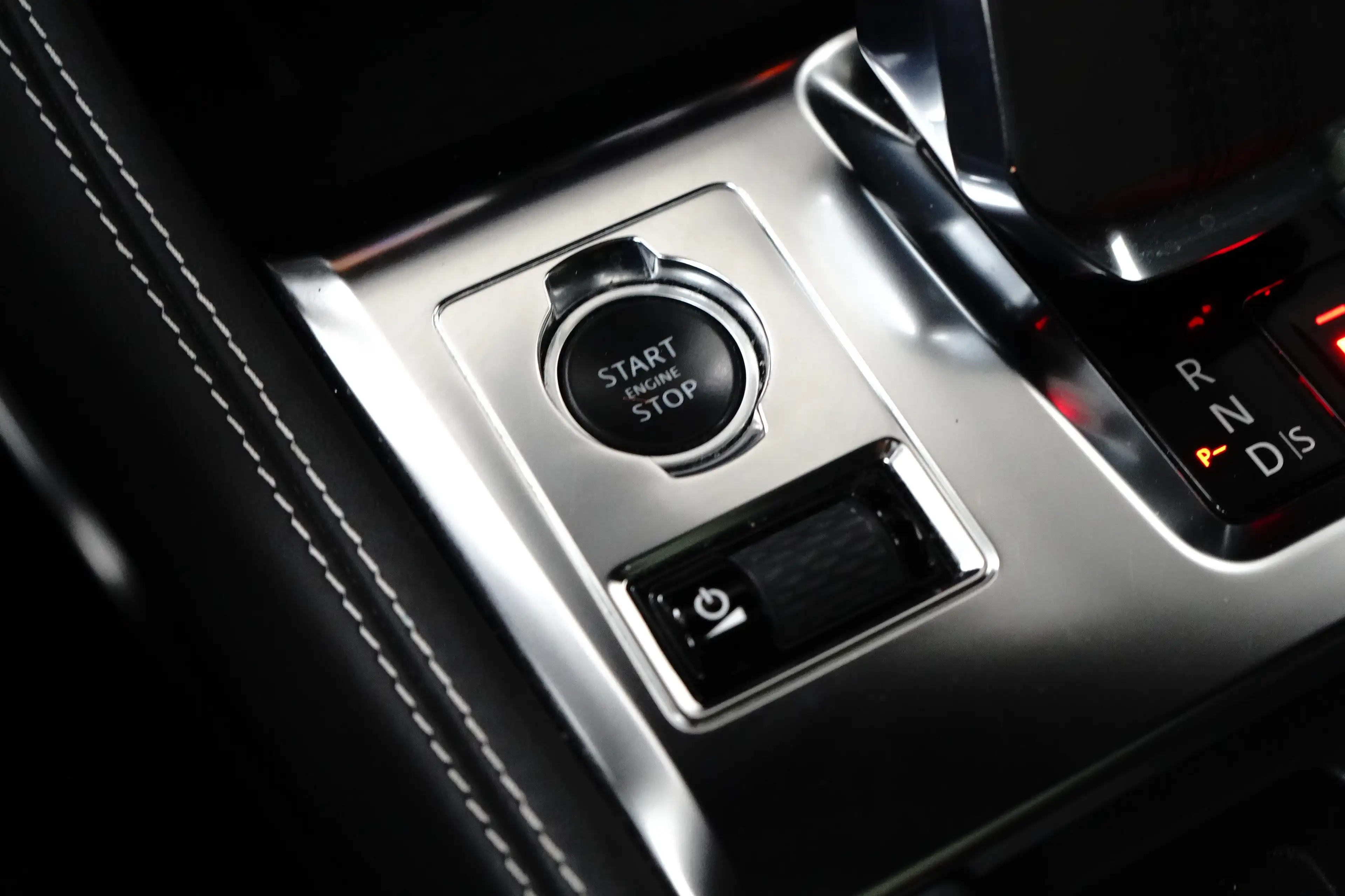 Jaguar F-Pace 2.0 P400e PHEV R-Dynamic HSE l Schaalstoelen l Mer — photo 33