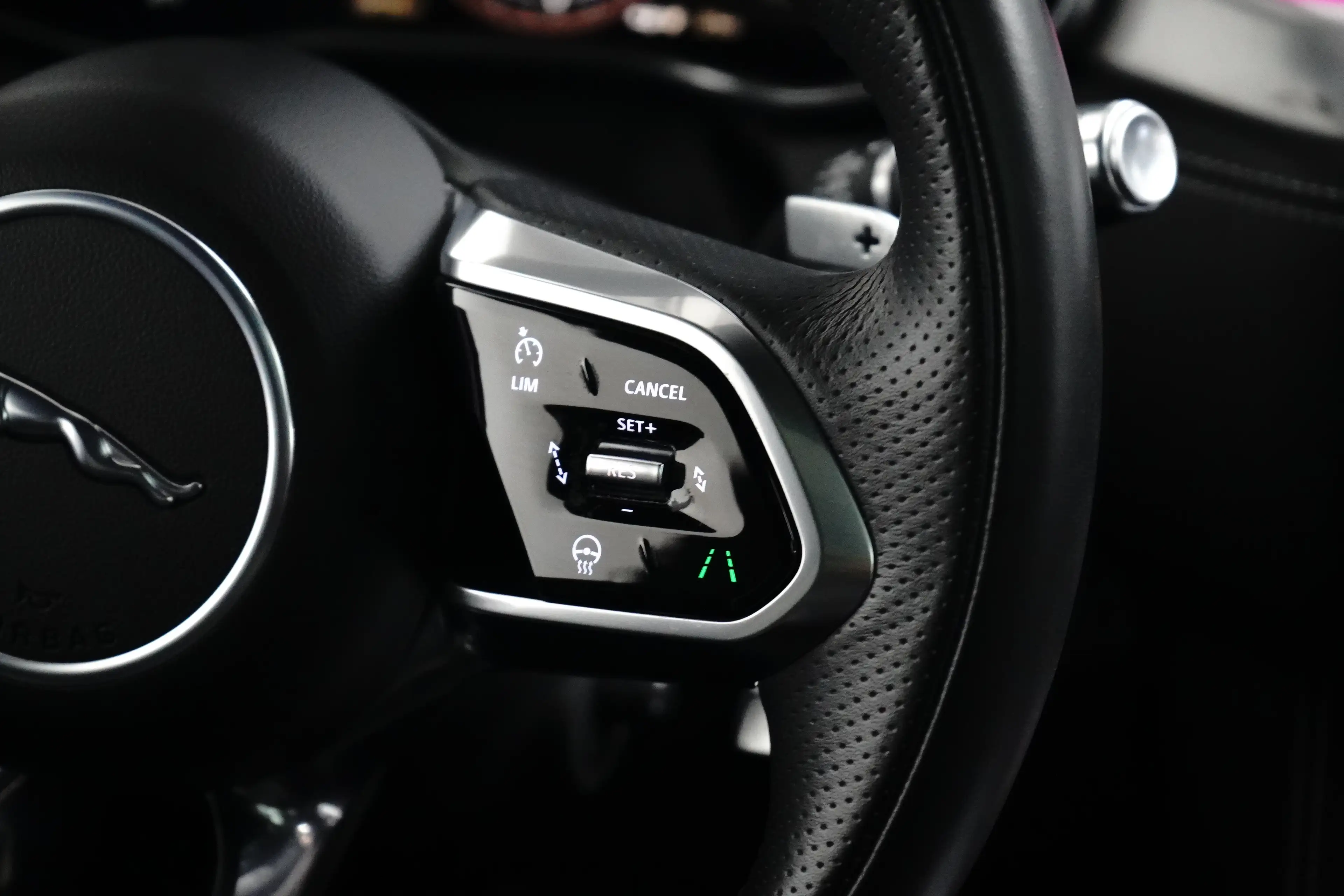 Jaguar F-Pace 2.0 P400e PHEV R-Dynamic HSE l Schaalstoelen l Mer — photo 15