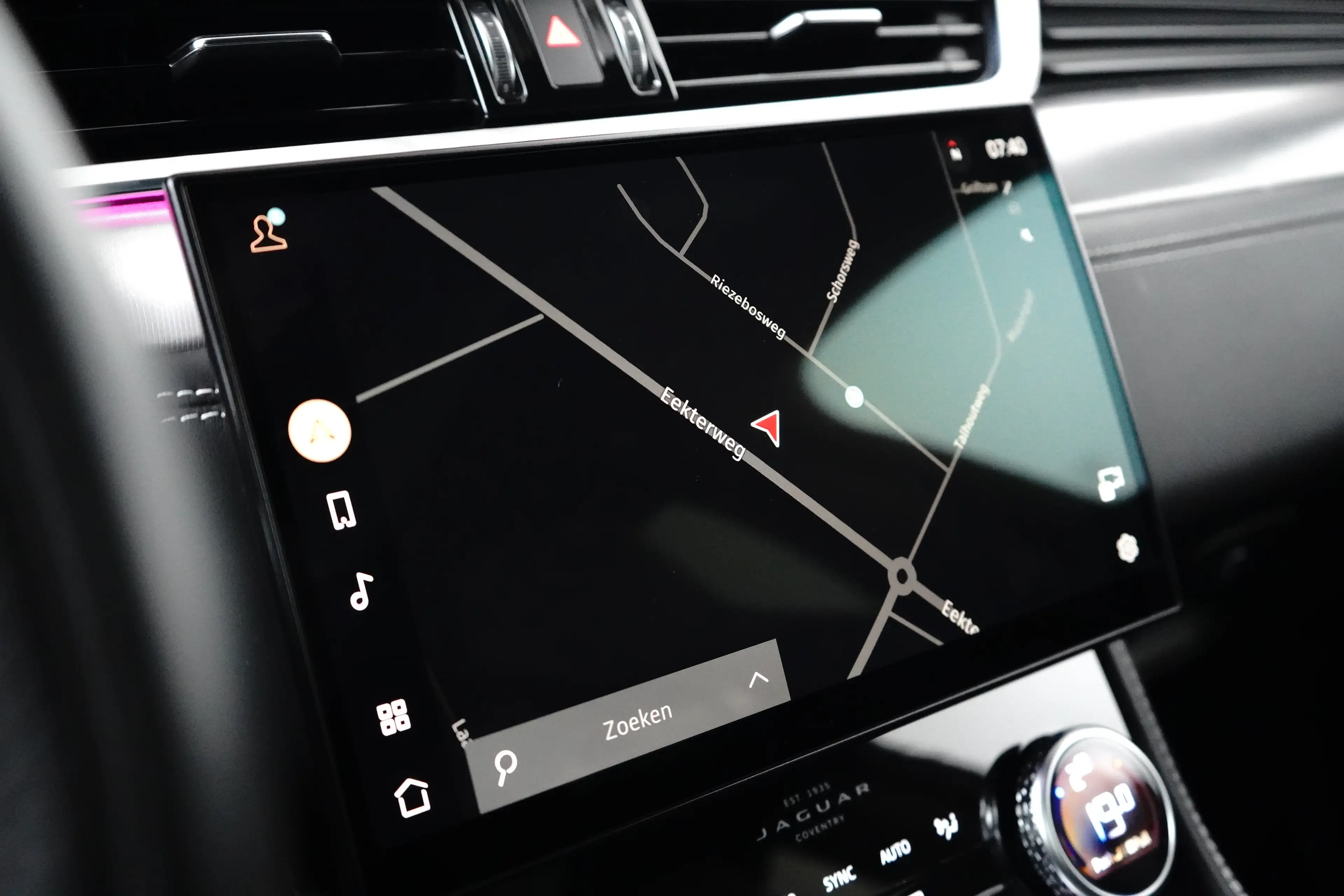 Jaguar F-Pace 2.0 P400e PHEV R-Dynamic HSE l Schaalstoelen l Mer — photo 28