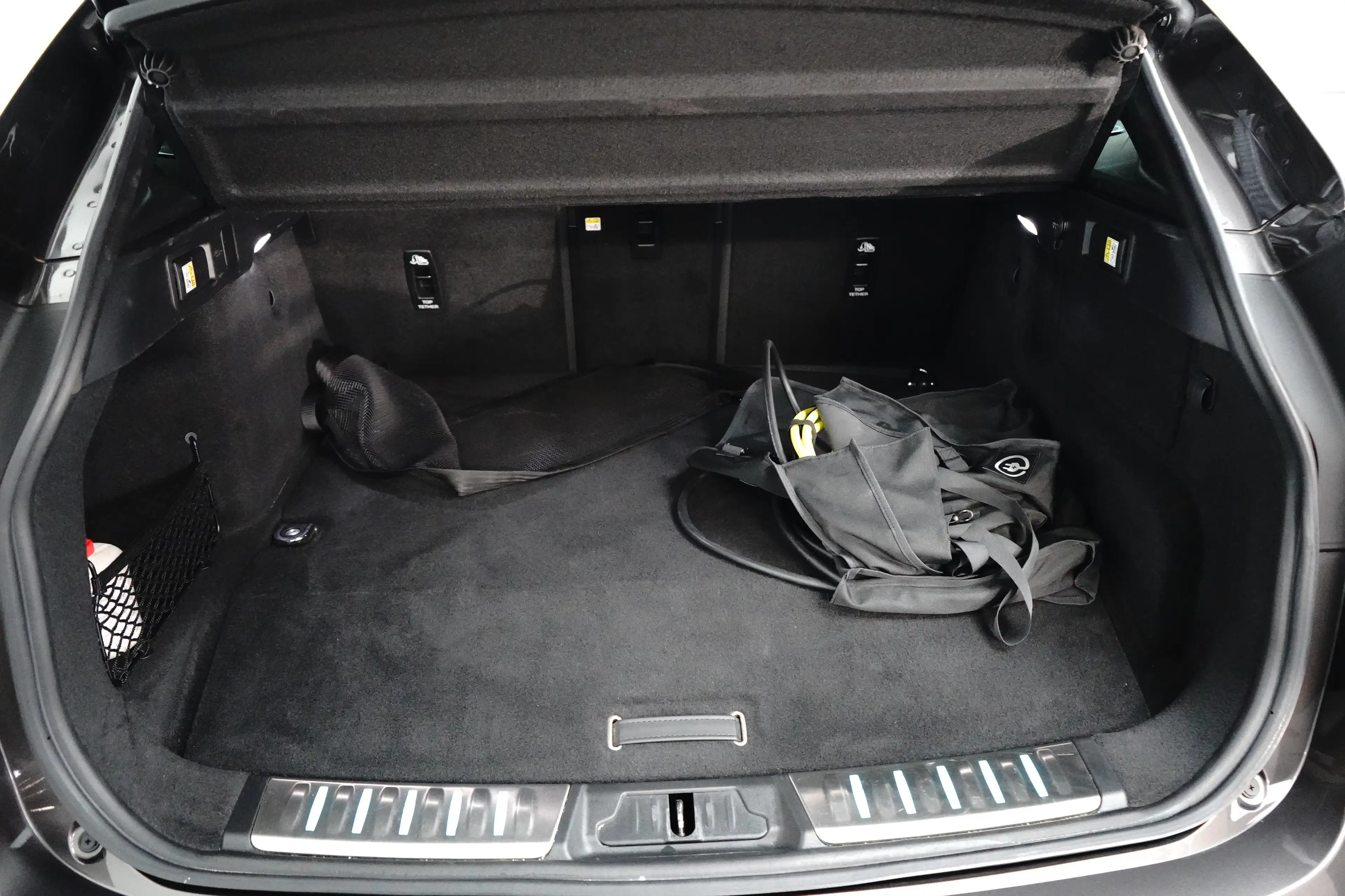 Jaguar F-Pace 2.0 P400e PHEV R-Dynamic HSE l Schaalstoelen l Mer — photo 16