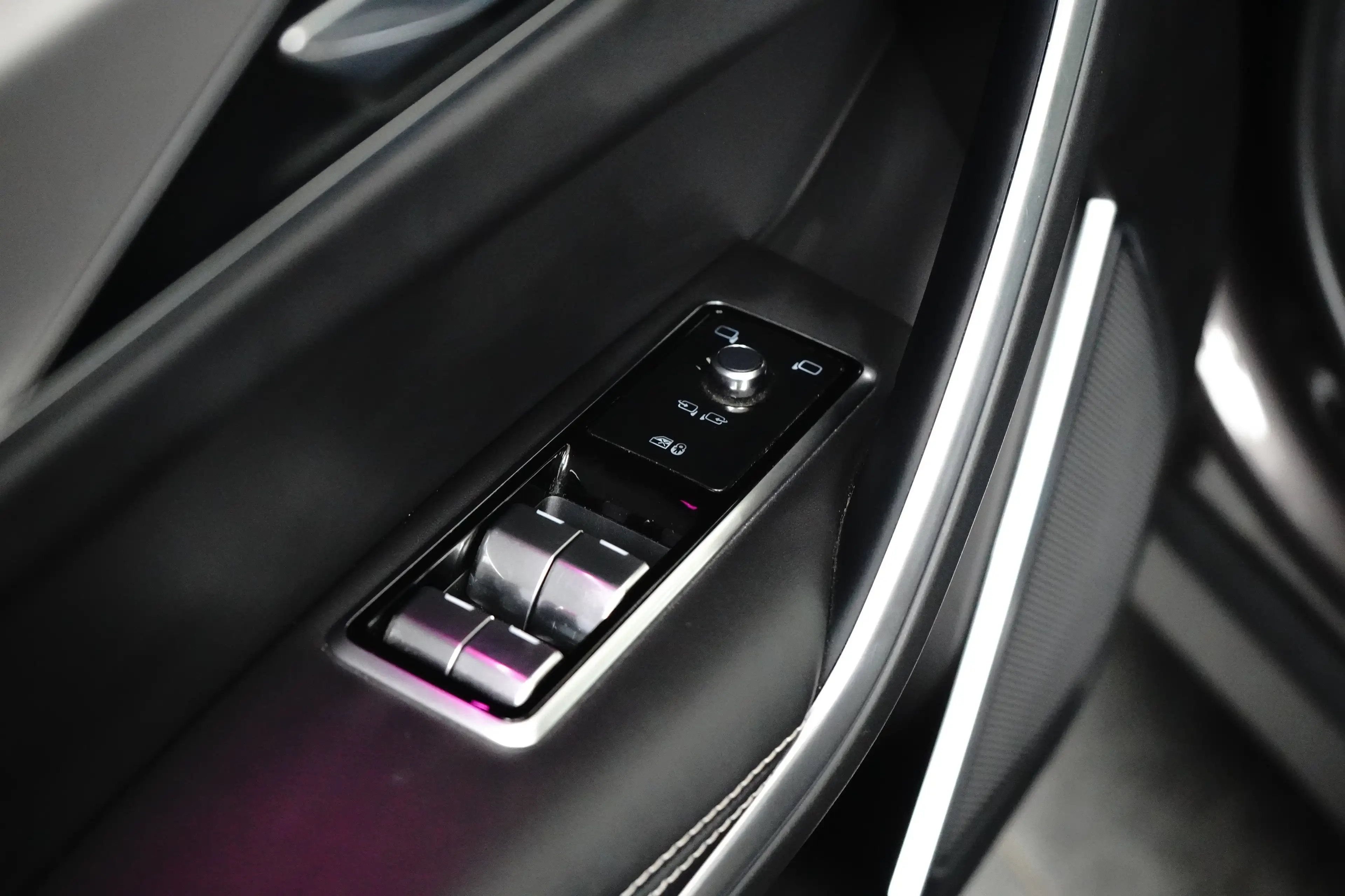 Jaguar F-Pace 2.0 P400e PHEV R-Dynamic HSE l Schaalstoelen l Mer — photo 23