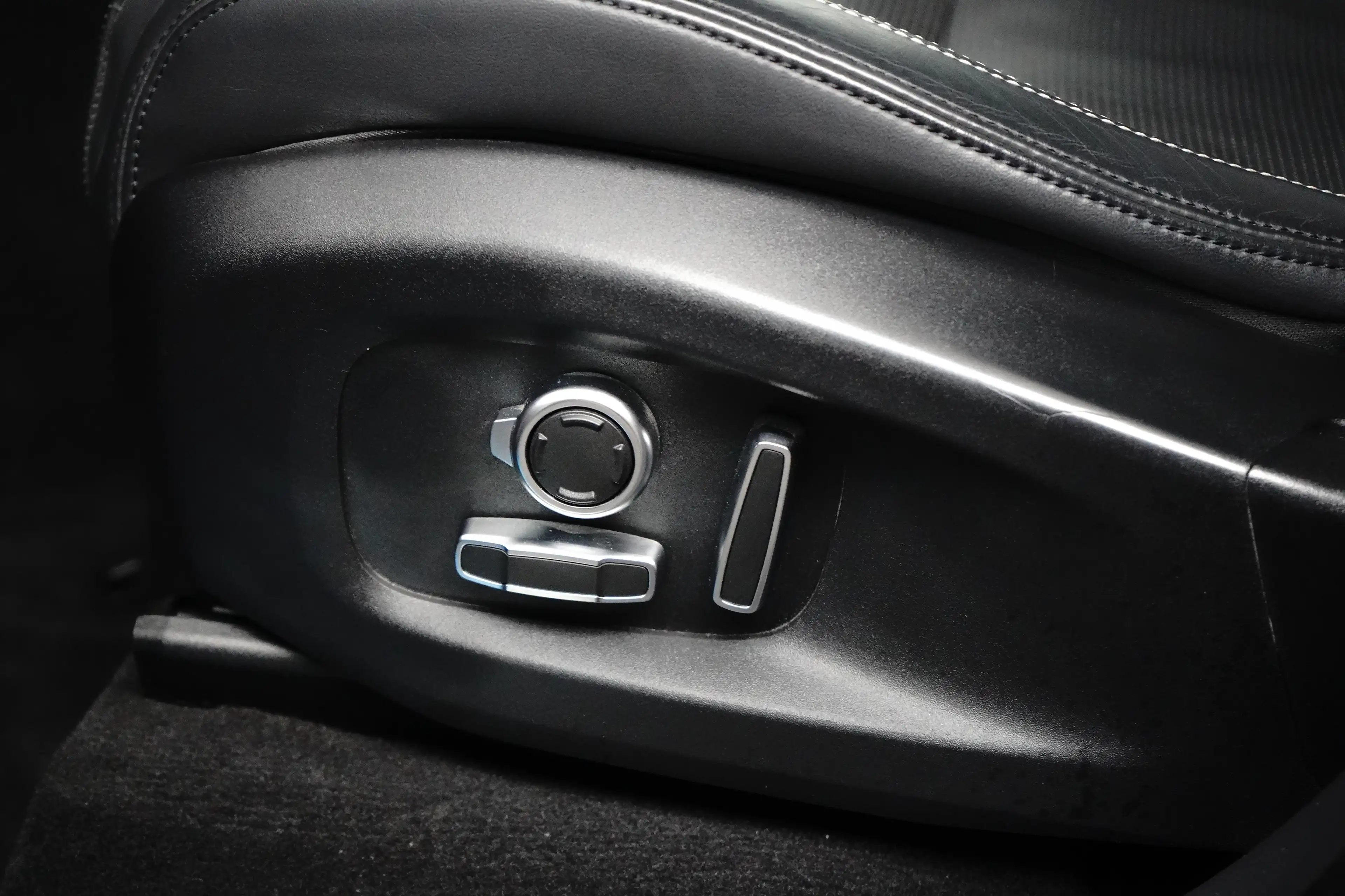 Jaguar F-Pace 2.0 P400e PHEV R-Dynamic HSE l Schaalstoelen l Mer — photo 25