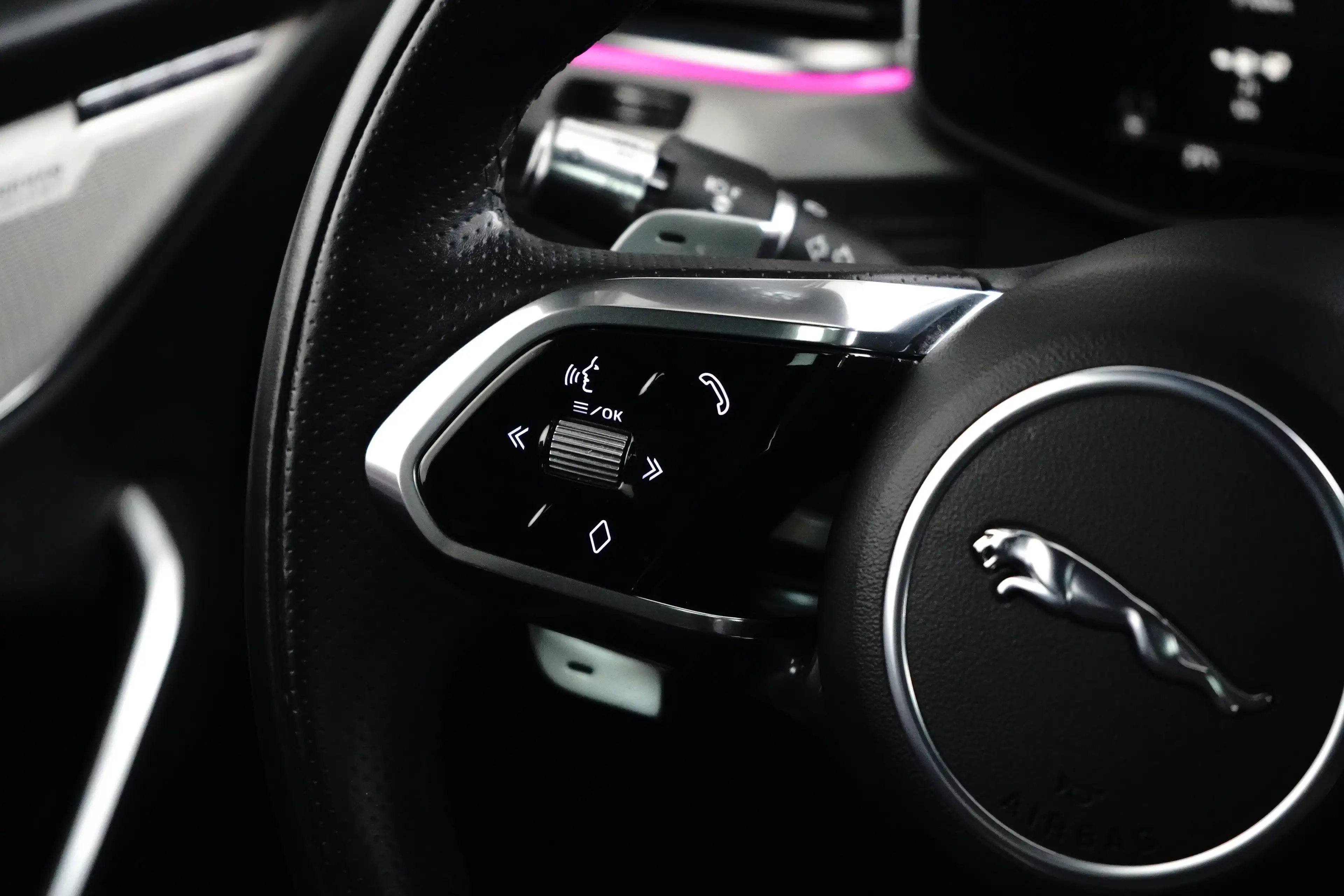 Jaguar F-Pace 2.0 P400e PHEV R-Dynamic HSE l Schaalstoelen l Mer — photo 14