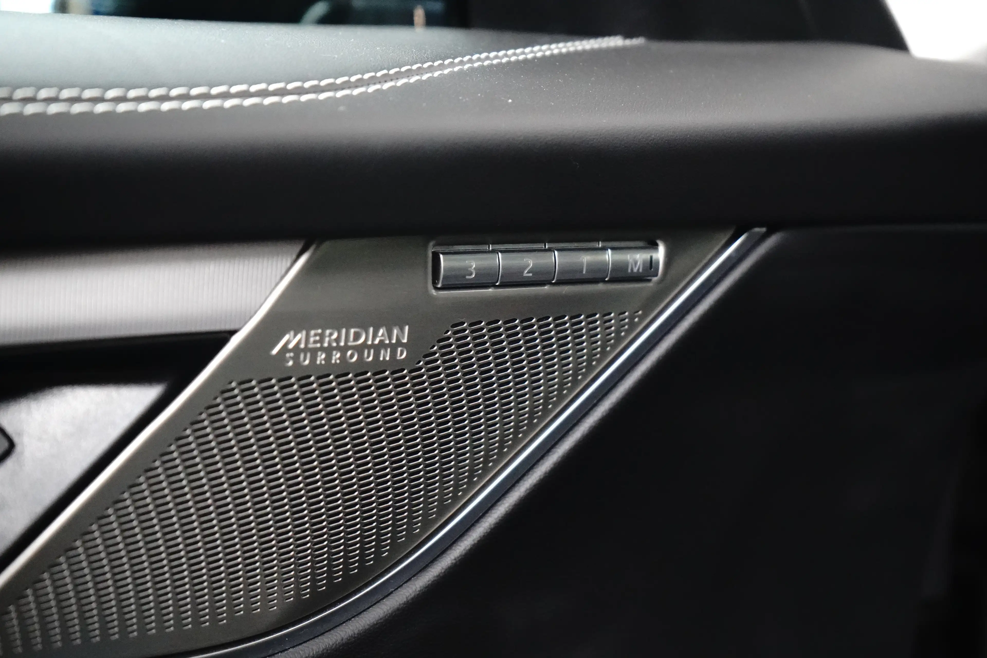 Jaguar F-Pace 2.0 P400e PHEV R-Dynamic HSE l Schaalstoelen l Mer — photo 24