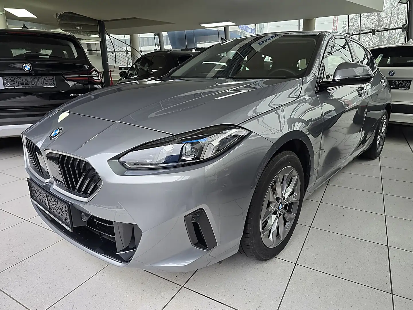 BMW 120 i Aut. Neues Modell F70 -Anhängerkupplung Grau - 1