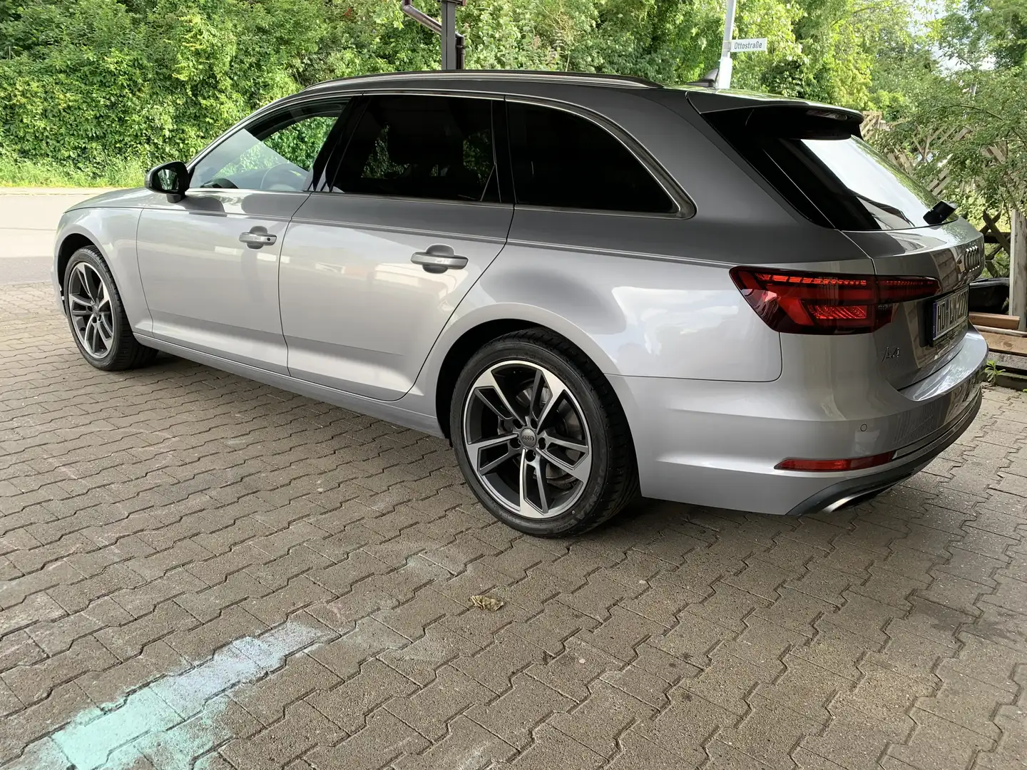 Audi A4 35 TDI sport Grau - 1