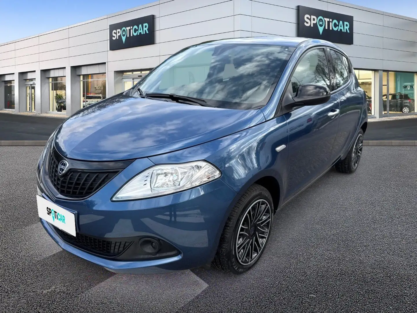 Lancia Ypsilon 1.0 FireFly 70cv Hybrid Silver Plus Blau - 1