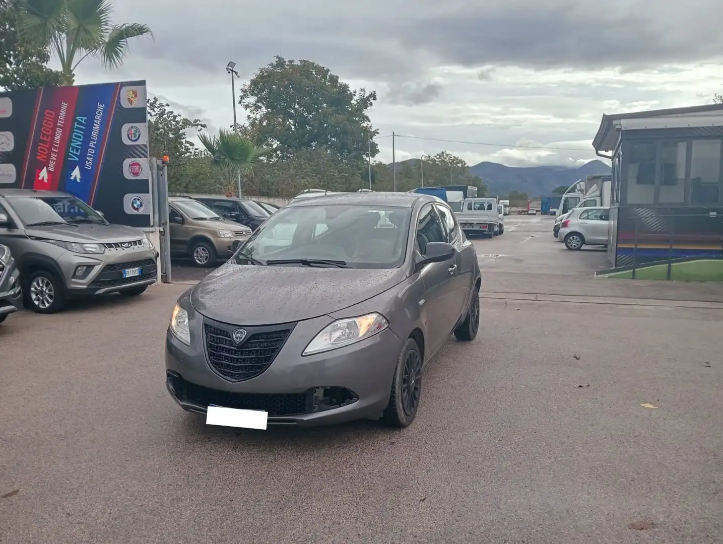 Lancia Ypsilon Ypsilon III 2011 1.2 8v Gold c/CL ecochic Gpl 69cv Gris - 1