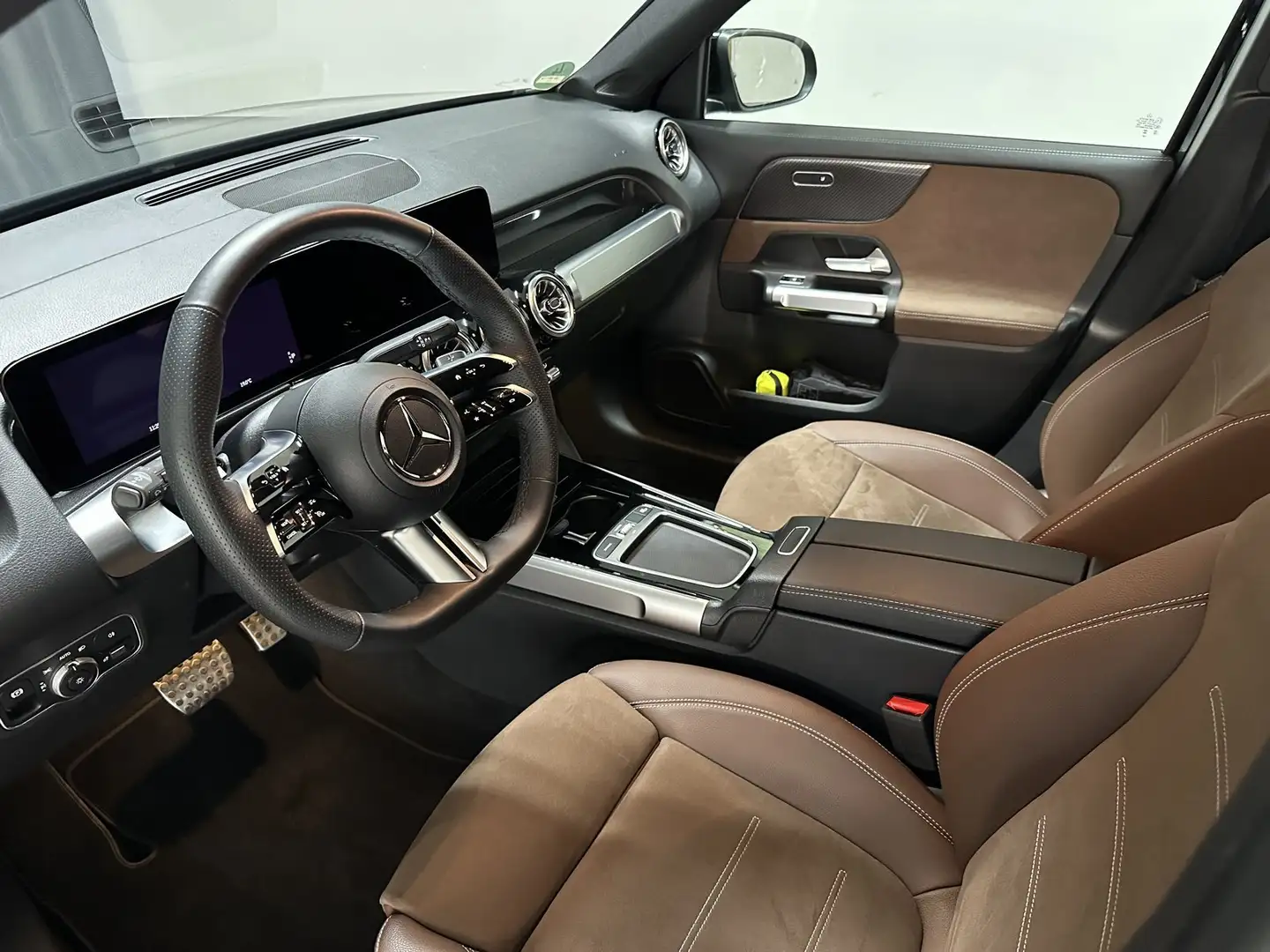Mercedes-Benz GLB 250 4M AMG Night 20"/Panorama/AHK/7.Sitz/Tot Schwarz - 2