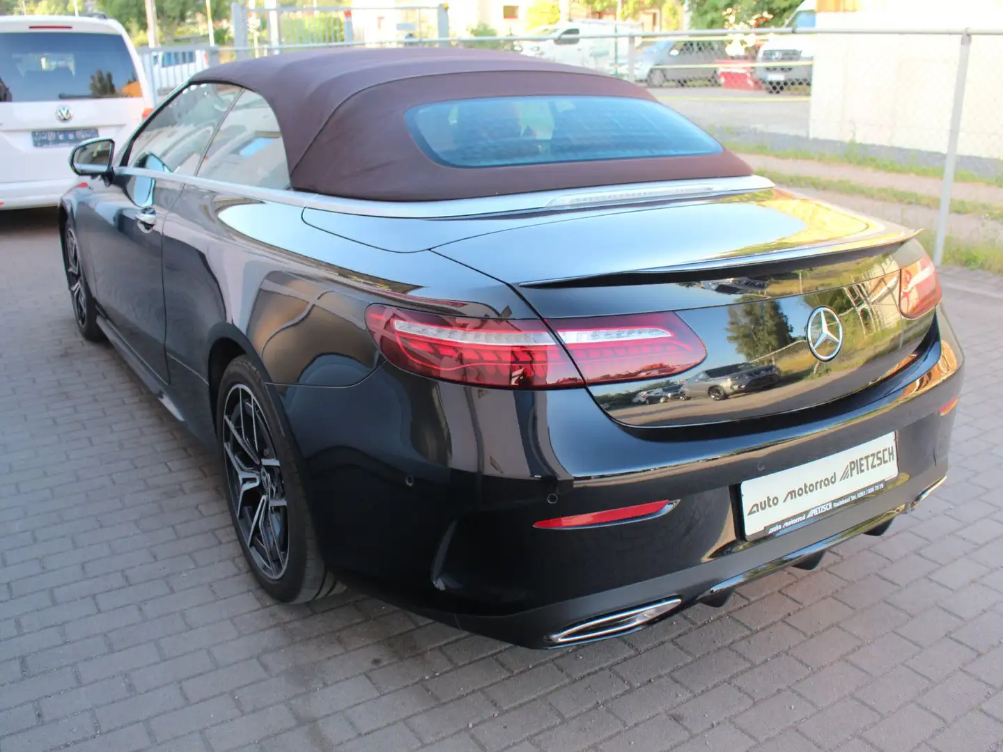 Mercedes-Benz E 300 Cabrio 9-Gang Tronic AMG Burmester LED Nav Black - 2
