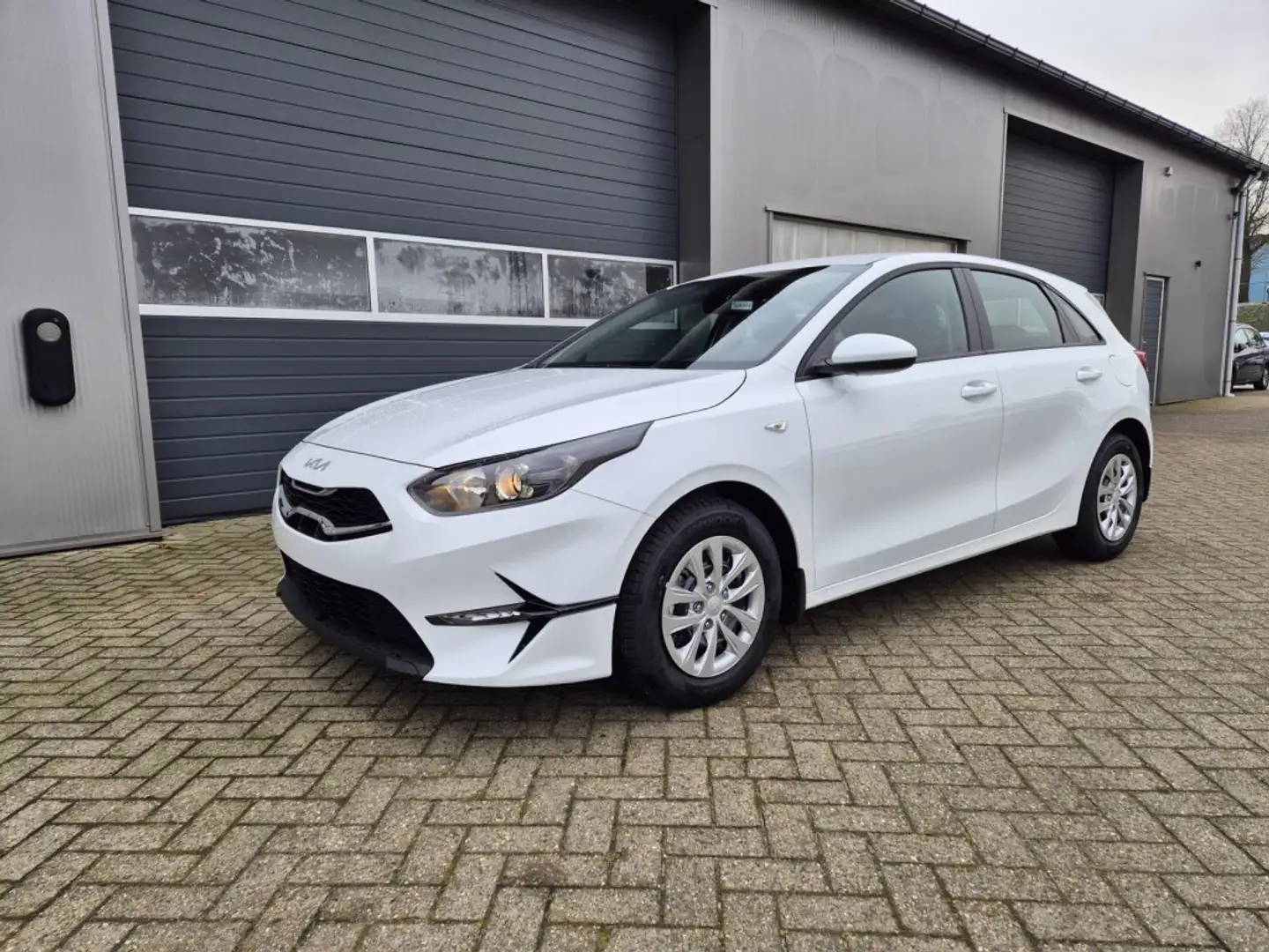 Kia Ceed / cee'd 1.5 T-GDi VISION AT SHZ NAVI PDC + R.CAM UVM Fehér - 1