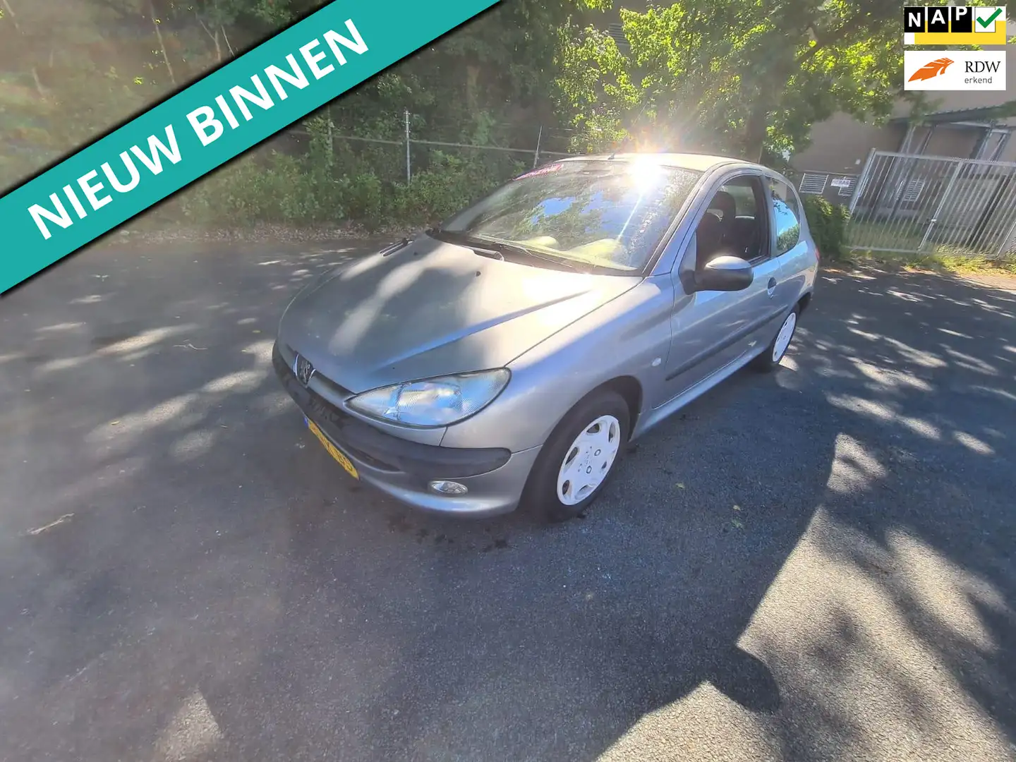 Peugeot 206 1.4 Gentry LEUKE AUTO ZO WEG PRIJSJE Grijs - 1