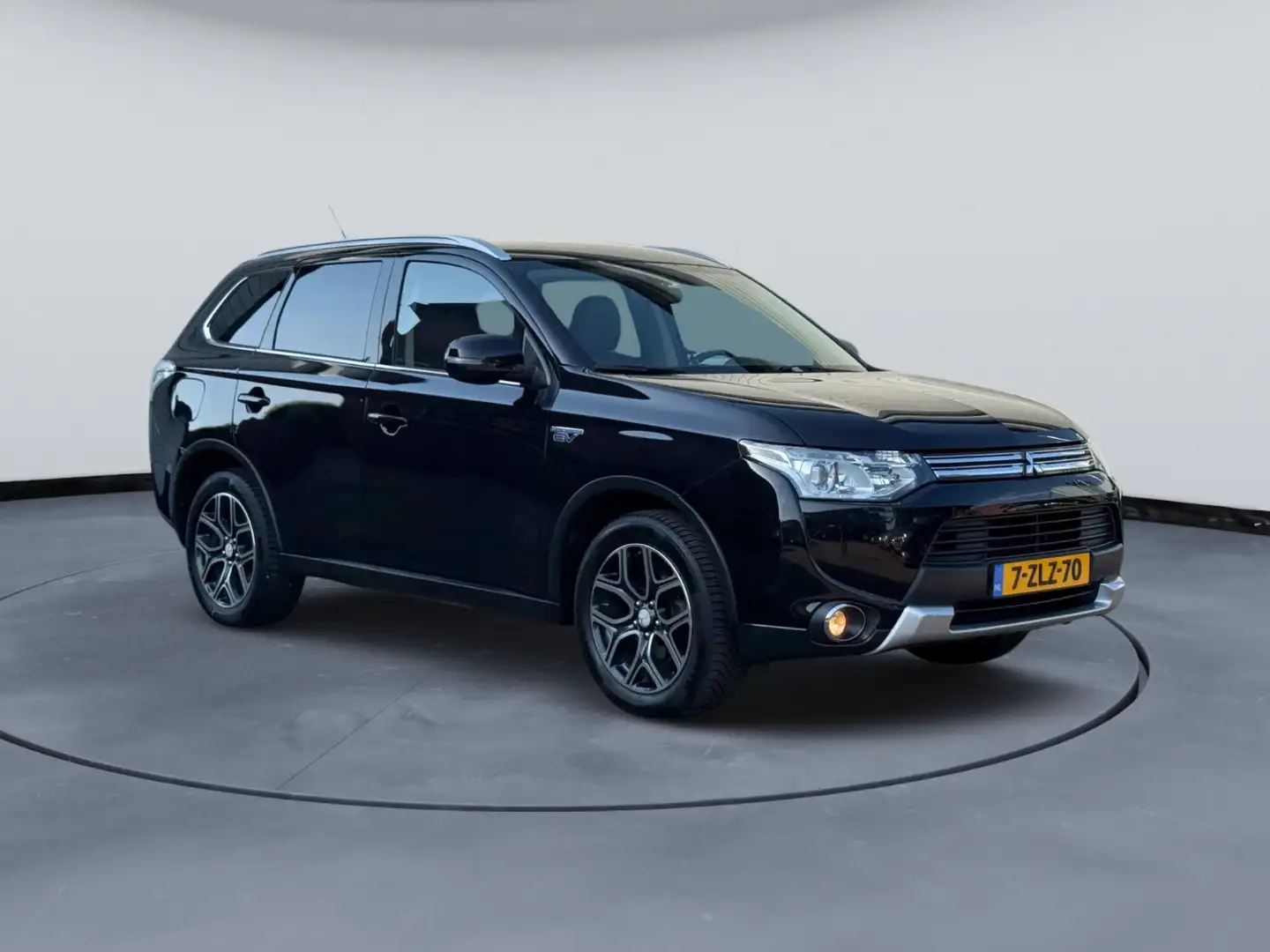 Mitsubishi Outlander 2.0 PHEV Executive Edition X-Line * TREKHAAK * HYB Zwart - 2