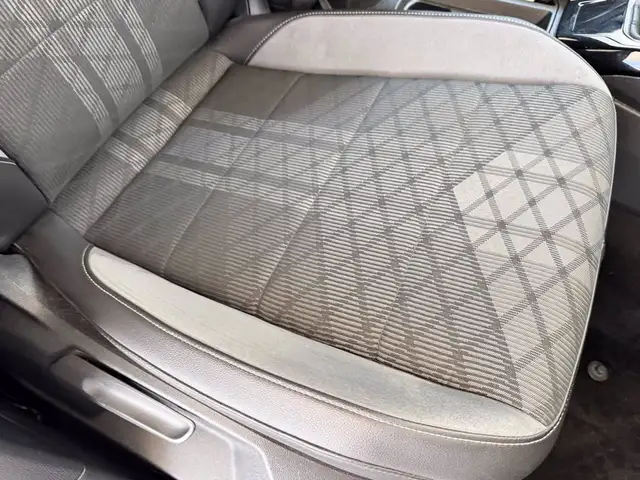 Volkswagen T-Roc view 9