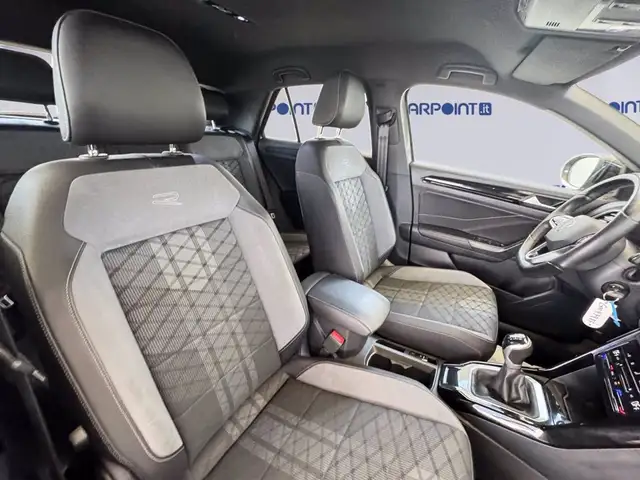 Volkswagen T-Roc view 8