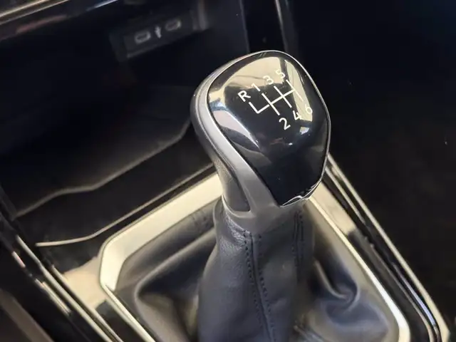 Volkswagen T-Roc view 26