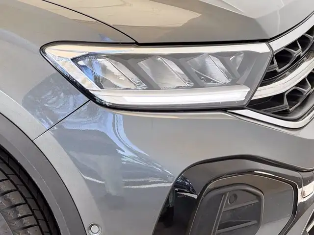 Volkswagen T-Roc view 14