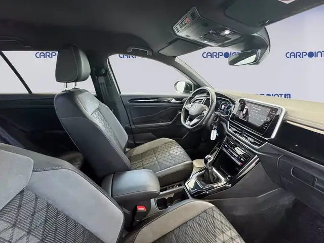 Volkswagen T-Roc view 7