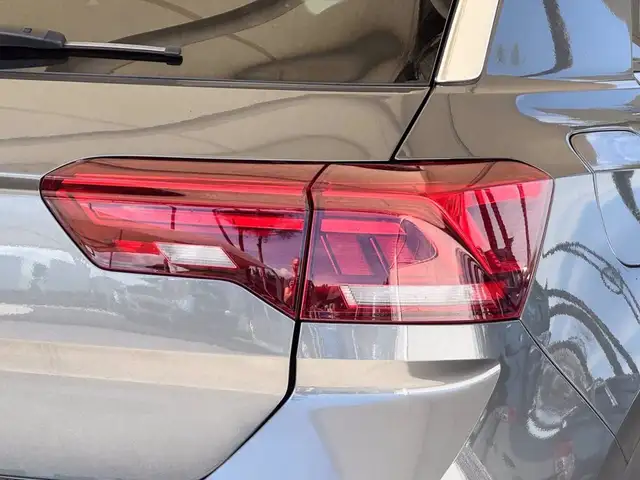 Volkswagen T-Roc view 17