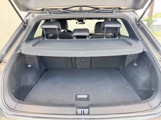 Volkswagen T-Roc view 12